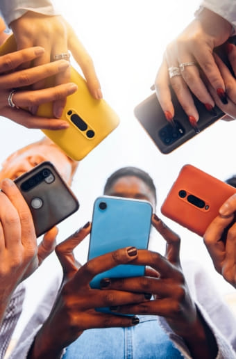 Smo : Réseaux Sociaux 6 Smo Social Media Mains Sur Référenceur